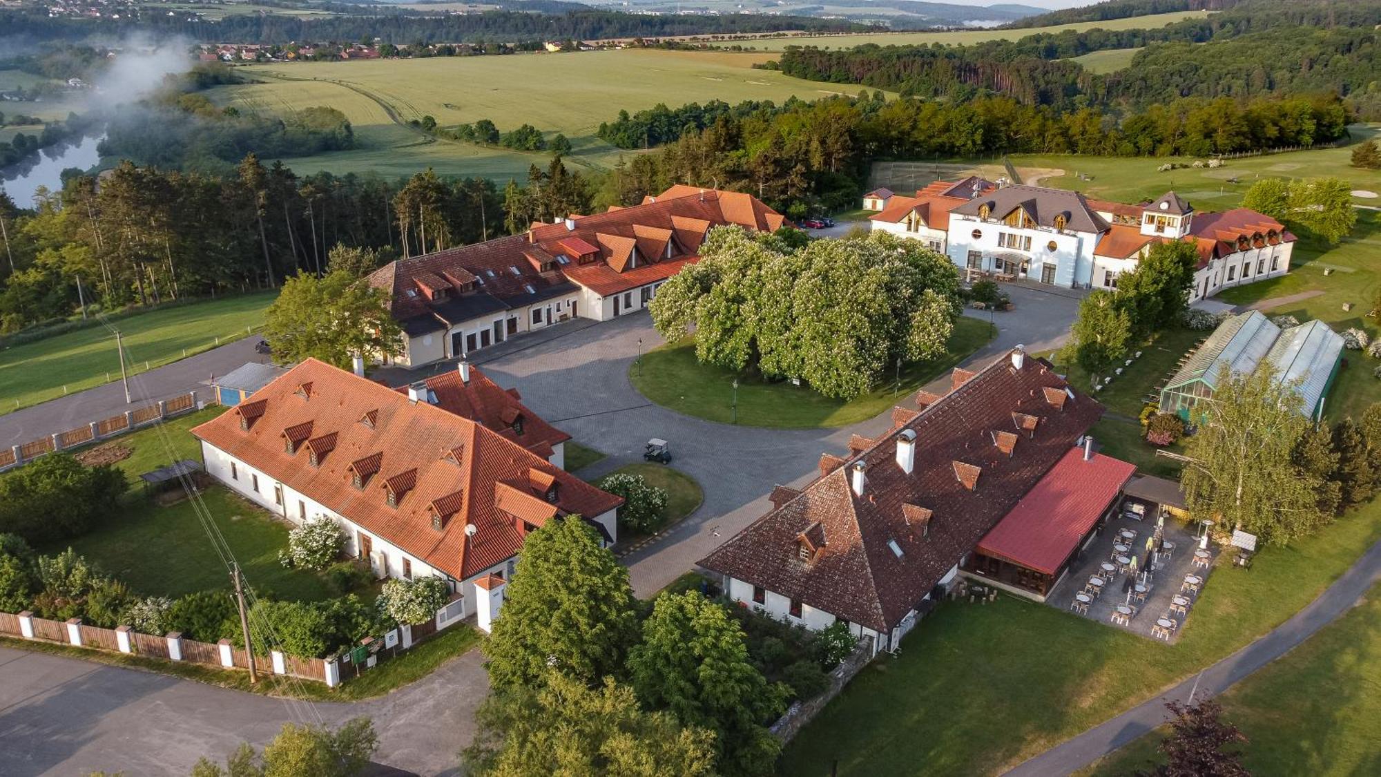 Darovansky Dvur - Wellness & Golf Hotel Břasy エクステリア 写真